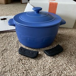 Longaberger 2 1/4 quart Dutch Oven- Cornflower